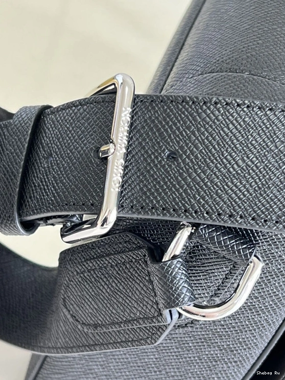 MESSENGER FLAP LOUIS NEW VUITTON 0811